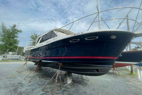 Cutwater 30 Sedan Yacht For Sale