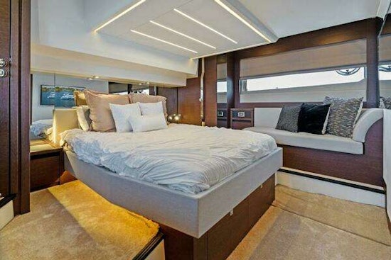 Prestige 520 Flybridge Yacht For Sale