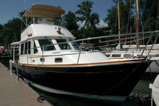 Sabre 36 Flybridge Sedan Yacht For Sale