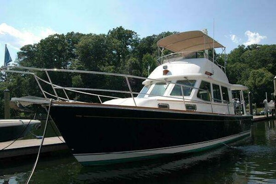Sabre 36 Flybridge Sedan Yacht For Sale