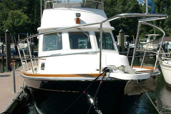 Sabre 36 Flybridge Sedan Yacht For Sale