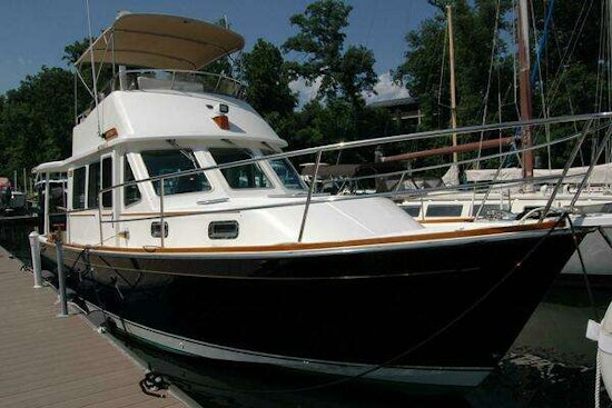 Sabre 36 Flybridge Sedan Yacht For Sale