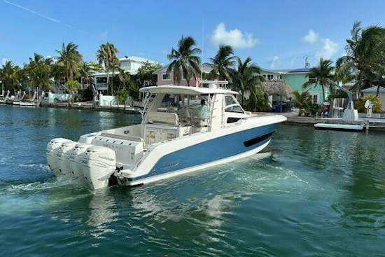 Boston Whaler 420 Outrage Yacht For Sale