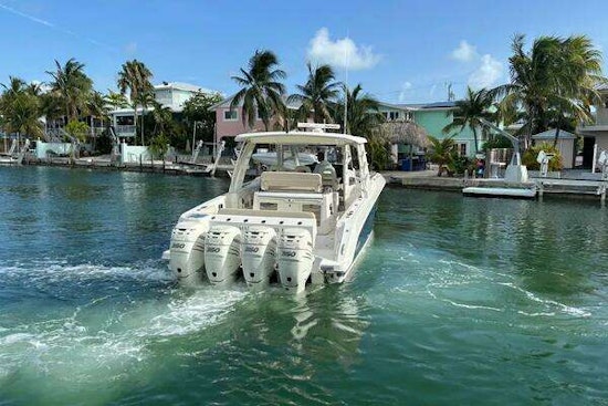Boston Whaler 420 Outrage Yacht For Sale