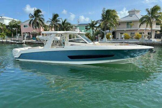 Boston Whaler 420 Outrage Yacht For Sale