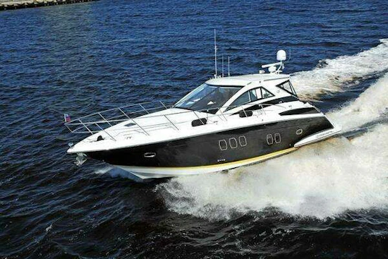 Regal 5260 Sport Coupe Yacht For Sale
