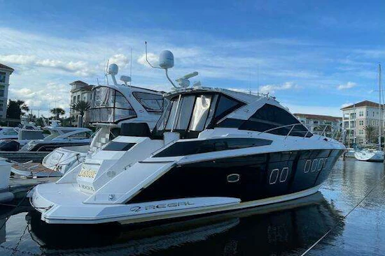 Regal 5260 Sport Coupe Yacht For Sale
