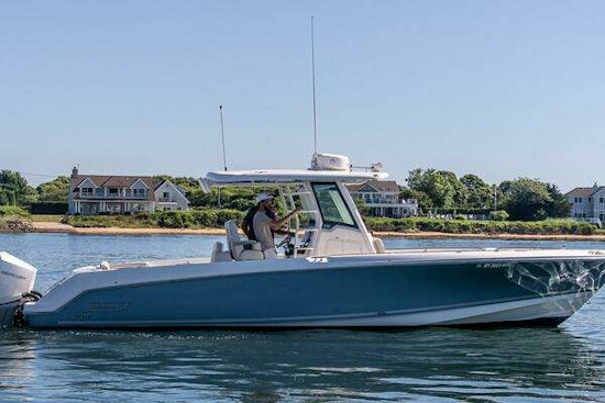 Boston Whaler 330 Outrage Yacht For Sale