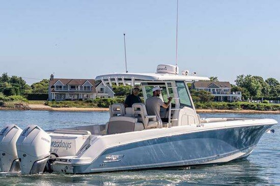 Boston Whaler 330 Outrage Yacht For Sale