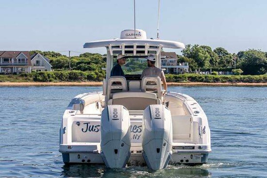 Boston Whaler 330 Outrage Yacht For Sale