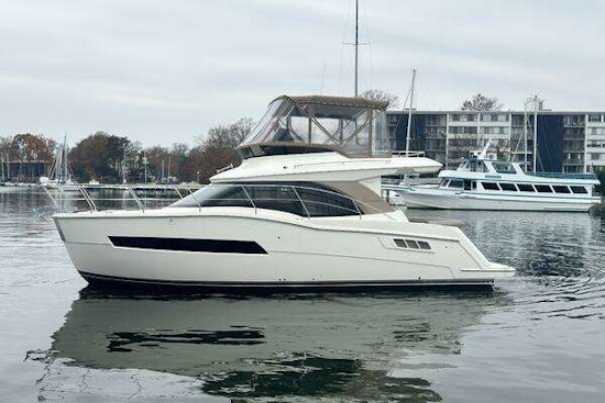 Carver C34 Command Bridge Yacht For Sale