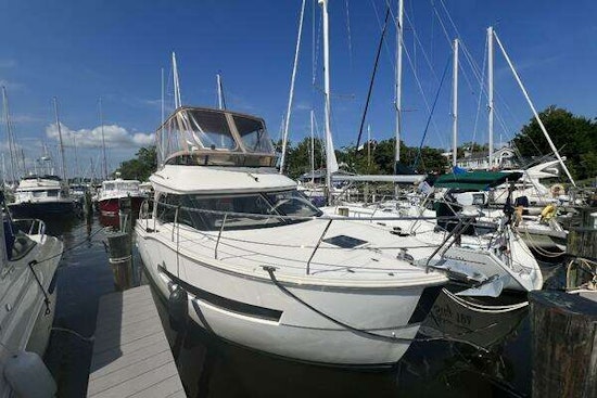 Carver C34 Command Bridge Yacht For Sale