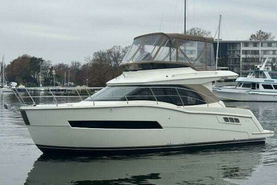 Carver C34 Command Bridge Yacht For Sale