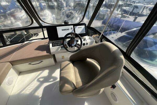Carver C34 Command Bridge Yacht For Sale