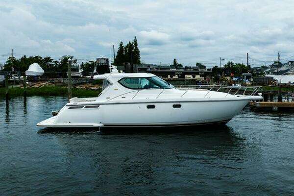 2007 Tiara Yachts 4300 Sovran 43' Yacht For Sale | Seattle Yachts