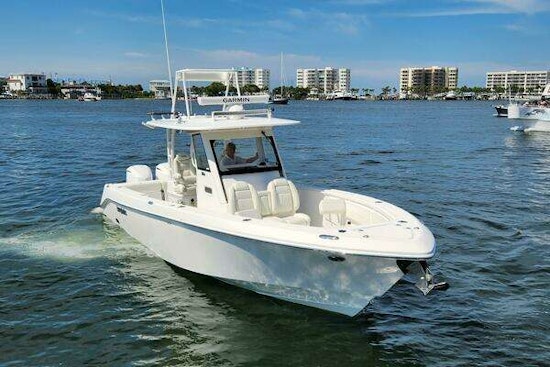 Everglades 335 CC Yacht For Sale