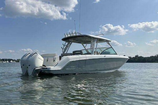 Boston Whaler 320 Vantage Yacht For Sale