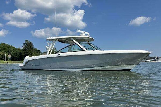 Boston Whaler 320 Vantage Yacht For Sale