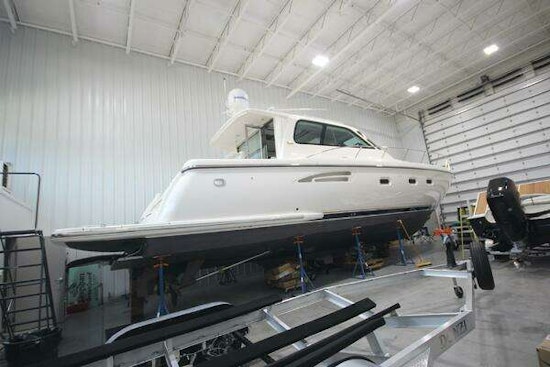 Tiara Yachts 5200 Sovran Salon Yacht For Sale