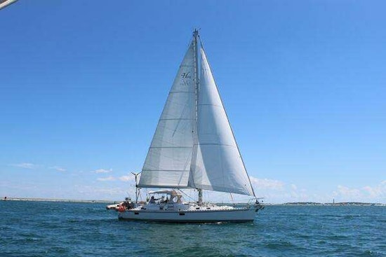 Hylas 46 Center Cockpit Yacht For Sale