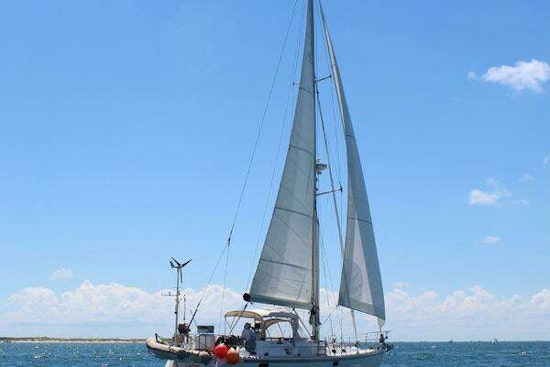 Hylas 46 Center Cockpit Yacht For Sale