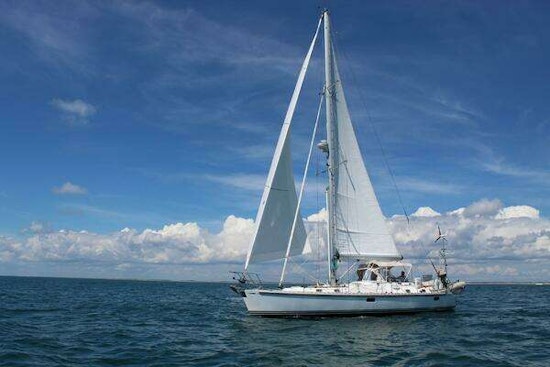 Hylas 46 Center Cockpit Yacht For Sale