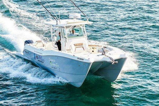 World Cat 320 CC Yacht For Sale