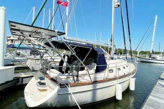 Island Packet 370 Yacht For Sale