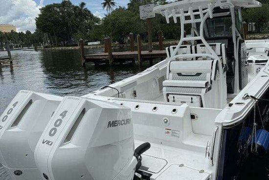 Blackfin 302CC Yacht For Sale