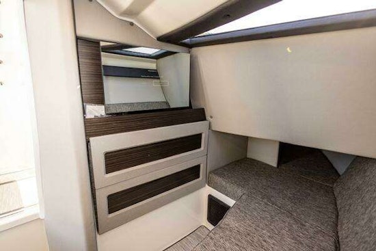 Cobalt R33 Yacht For Sale
