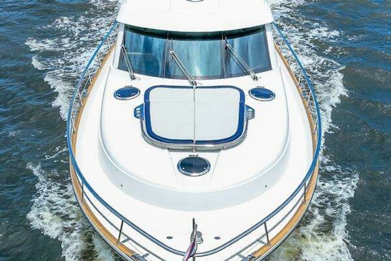 Riviera Belize 54 Daybridge Yacht For Sale