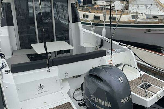 Jeanneau 795 Yacht For Sale