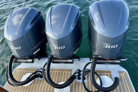 Regulator 34SS Yacht For Sale