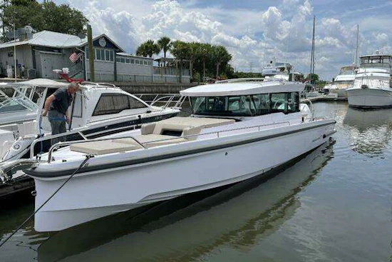 Axopar Cross Cabin Yacht For Sale