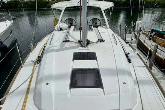 Beneteau Oceanis 38.1 Yacht For Sale