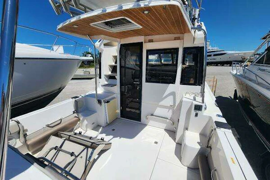 Cutwater C-32 CB Yacht For Sale
