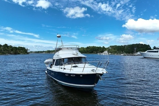 Cutwater C-32 CB Yacht For Sale