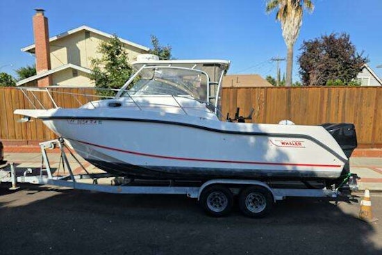 Boston Whaler 255 Conquest Yacht For Sale