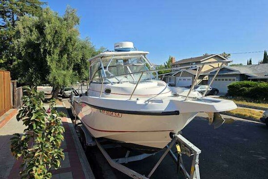 Boston Whaler 255 Conquest Yacht For Sale