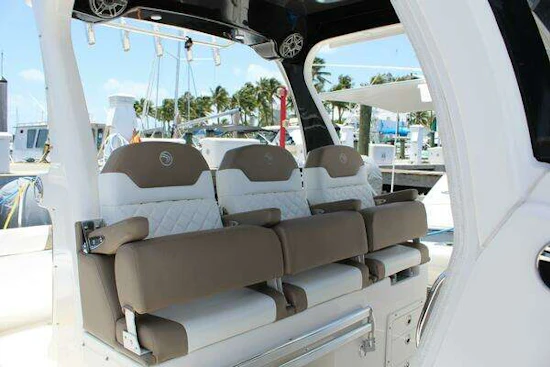 Edgewater 370 Yacht For Sale