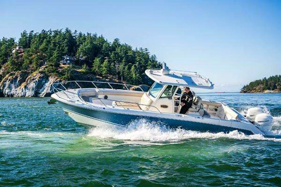 Boston Whaler 330 Outrage Yacht For Sale