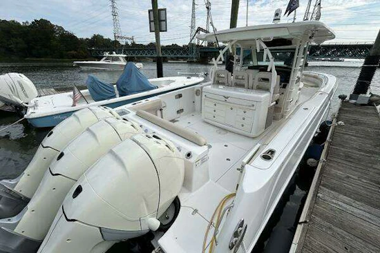 Boston Whaler 370 Outrage Yacht For Sale