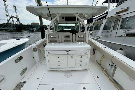 Boston Whaler 370 Outrage Yacht For Sale