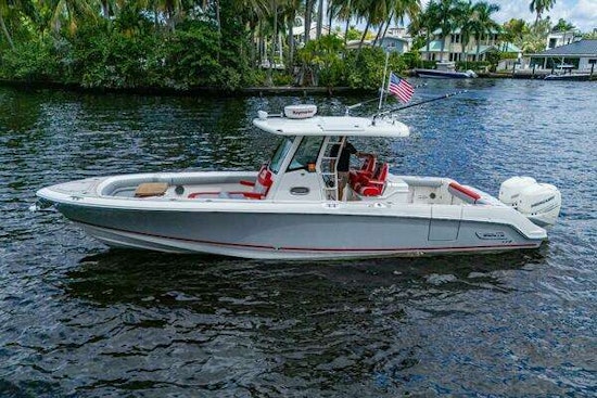 Boston Whaler 330 Outrage Yacht For Sale
