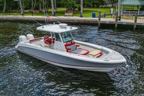 Boston Whaler 330 Outrage Yacht For Sale