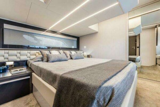 Pershing 5X Yacht For Sale