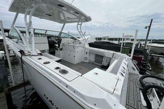 Blackfin 272 DC Yacht For Sale