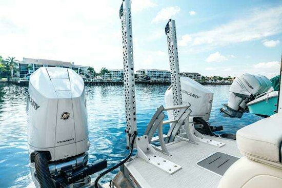 Bennington QSBAX2 Swingback Yacht For Sale