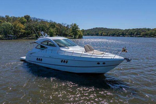 Cruisers Yachts 520 Sports Coupe Yacht For Sale