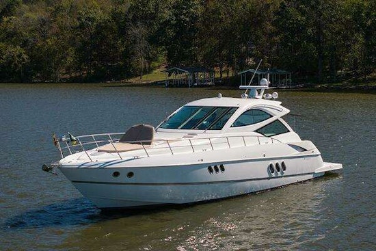 Cruisers Yachts 520 Sports Coupe Yacht For Sale